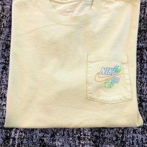 MEN'S (UNISEX) NIKE SOLE CRAFT POCKET T-SHIRT